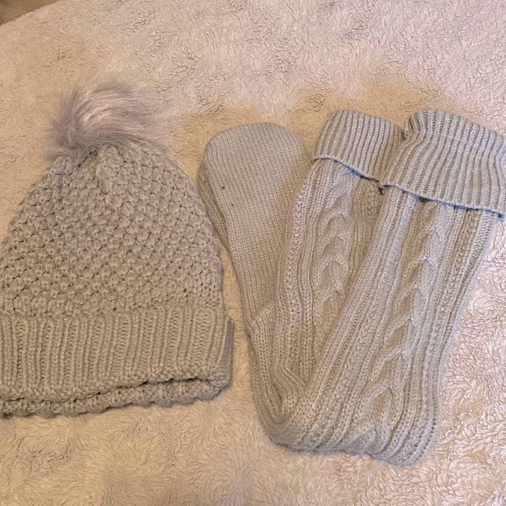 TJD grey beanie and leg warmer set
